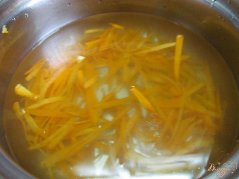 Фото приготовление рецепта: Апельсиновый десерт с карамельной цедрой шаг №3
