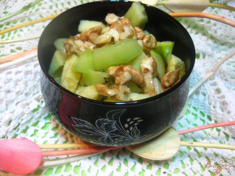 Фото приготовление рецепта: Фруктовый салат с вермутом «Мохито» шаг №10