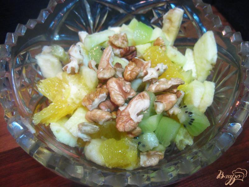 Фото приготовление рецепта: Фруктовый салат с вермутом «Мохито» шаг №9