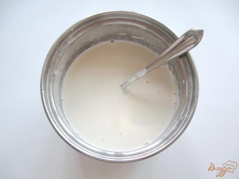 Фото приготовление рецепта: Яблочные блины на молоке с водой шаг №2