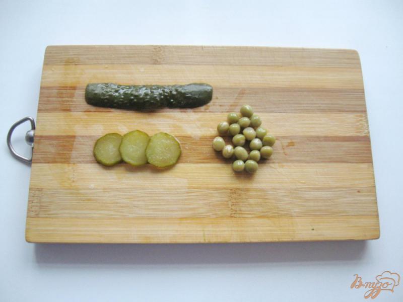 Фото приготовление рецепта: Салат из печени минтая «Танк» шаг №7