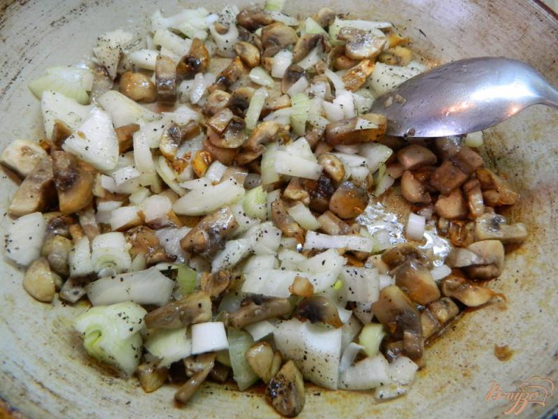 Фото приготовление рецепта: Закуска из лаваша с грибной начинкой шаг №4