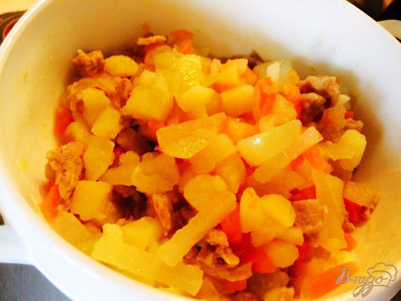 Фото приготовление рецепта: Овощное рагу с капустой кольраби и телятиной для деток шаг №7