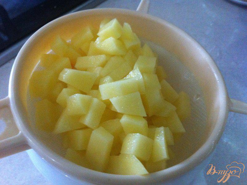 Фото приготовление рецепта: Суп из индейки, кукурузы и  вермишели для деток шаг №3