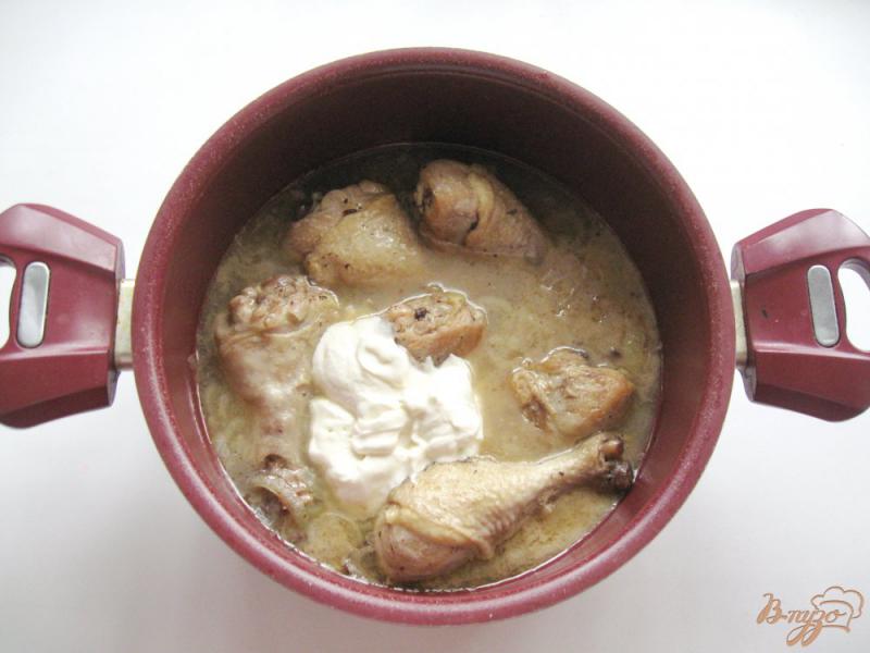 Фото приготовление рецепта: Курица в сметане с черносливом шаг №3
