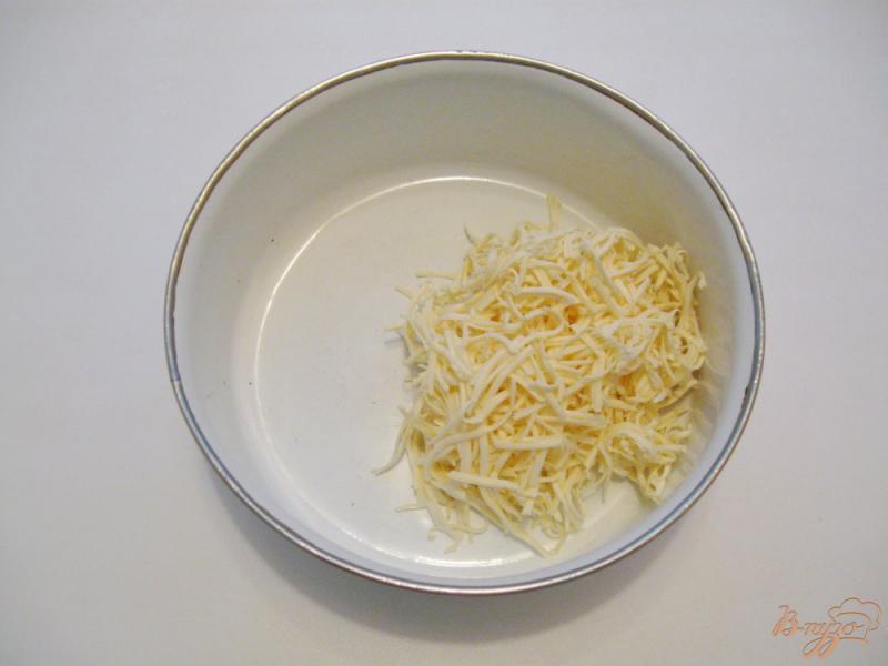 Фото приготовление рецепта: Яйца фаршированные печенью минтая и плавленым сыром шаг №1