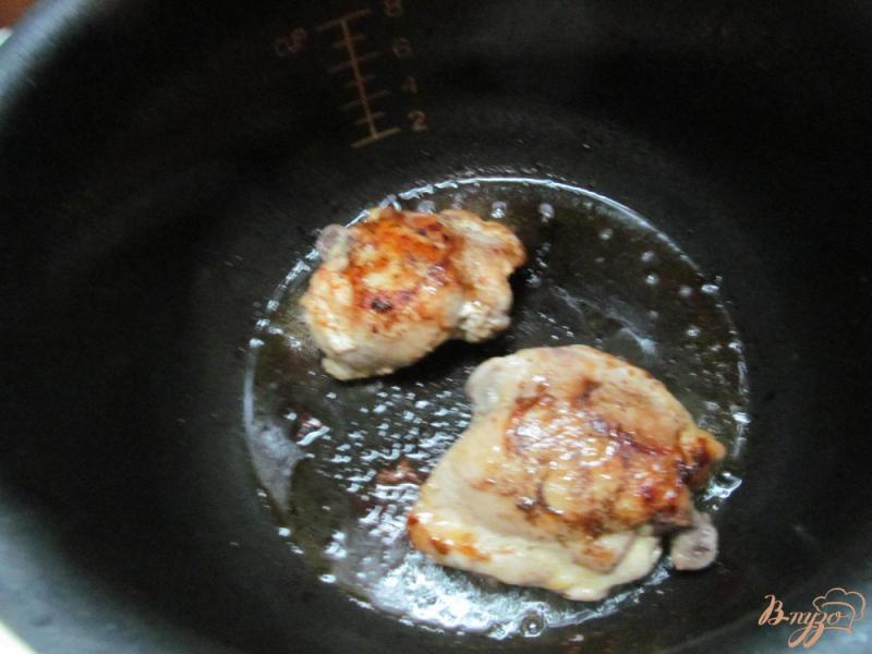 Фото приготовление рецепта: Курица с эстрагоном под соусом шаг №3