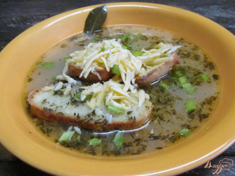 Фото приготовление рецепта: Хлебный суп на курином бульоне шаг №5
