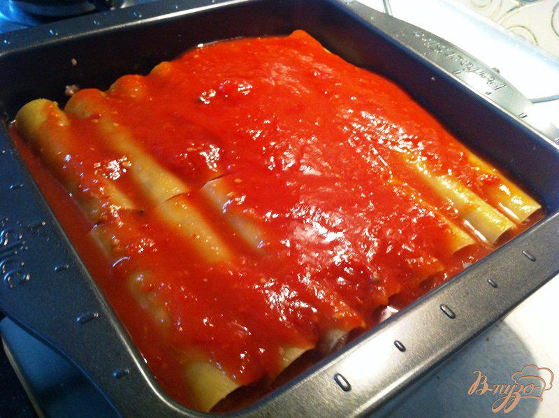 Фото приготовление рецепта: Фаршированные каннеллони под томатным соусом шаг №7