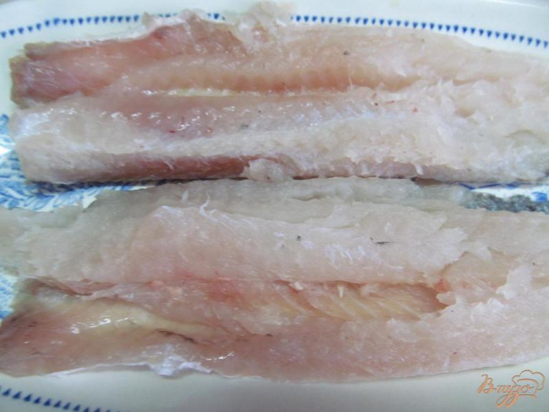 Фото приготовление рецепта: Запеченная рыба на овощах шаг №1