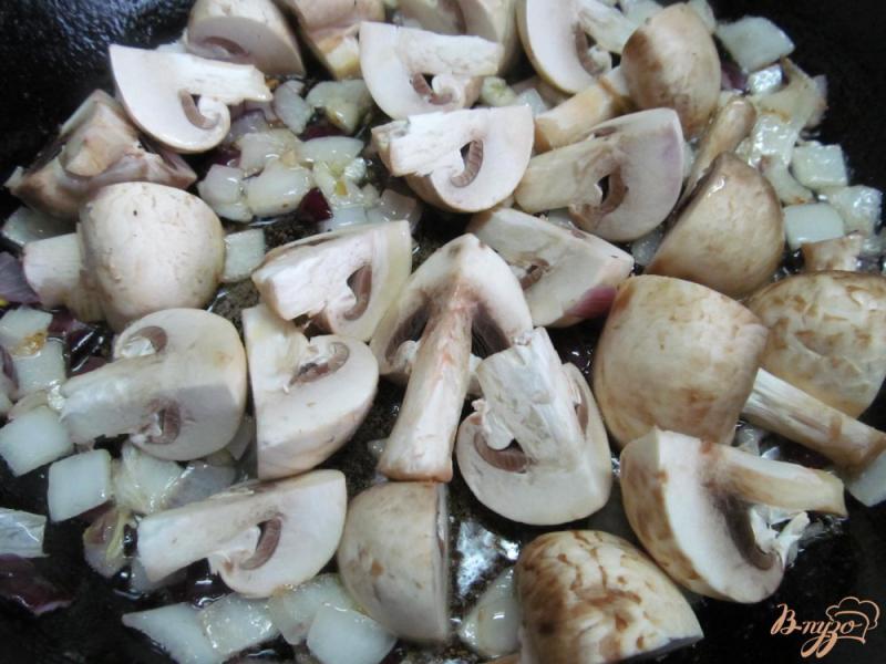 Фото приготовление рецепта: Запеканка из грибов и картофеля шаг №5