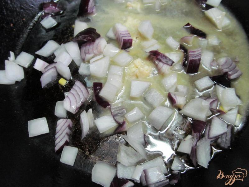 Фото приготовление рецепта: Запеканка из грибов и картофеля шаг №4