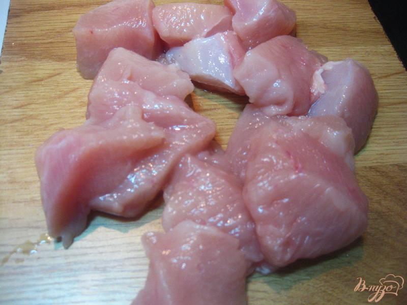 Фото приготовление рецепта: Курица в сметанном соусе шаг №2