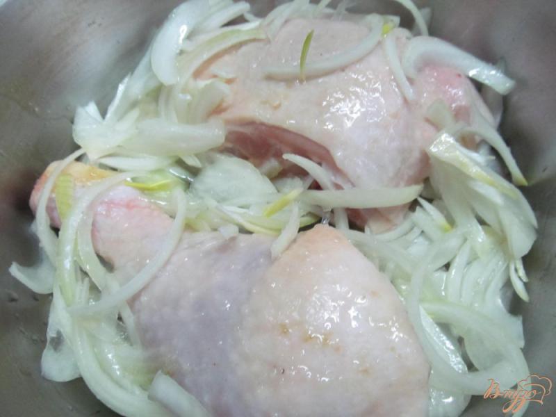 Фото приготовление рецепта: Маракканская курица с оливками шаг №3