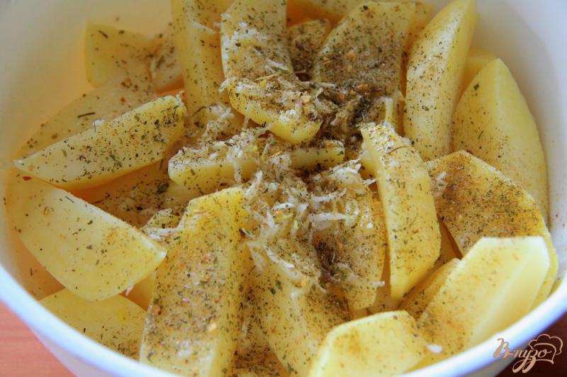 Фото приготовление рецепта: Картофель дольками, запеченный в духовке шаг №2