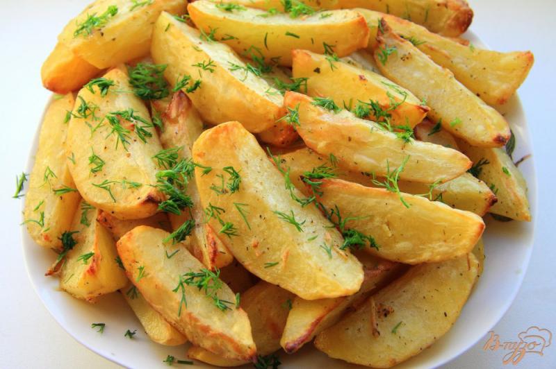 Фото приготовление рецепта: Картофель дольками, запеченный в духовке шаг №6