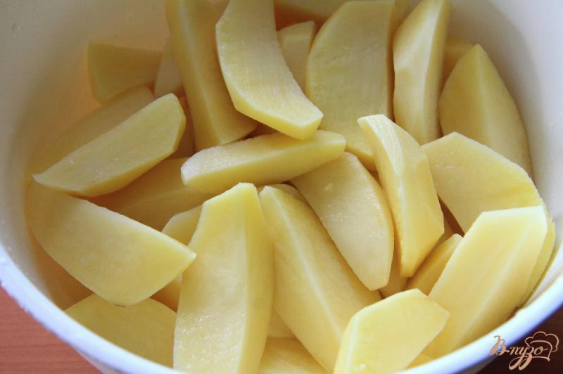 Фото приготовление рецепта: Картофель дольками, запеченный в духовке шаг №1