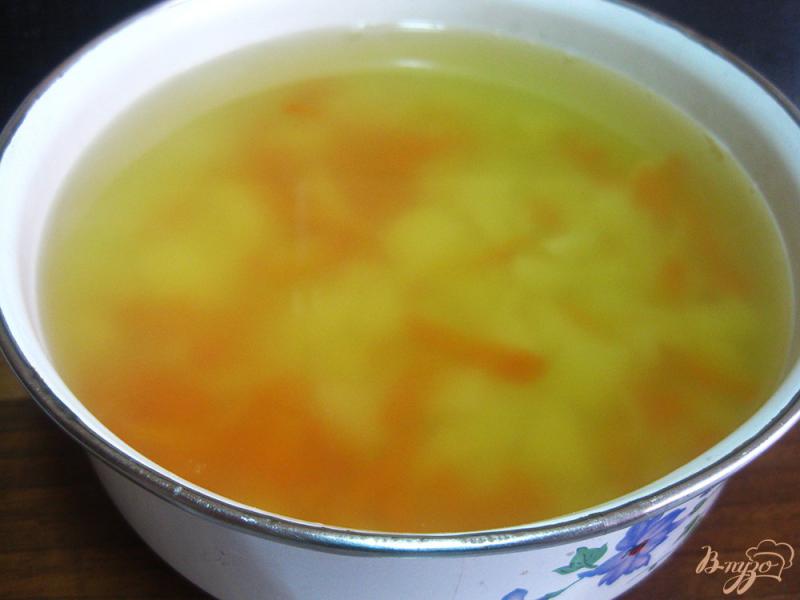 Фото приготовление рецепта: Суп с фрикадельками и маслинами шаг №6