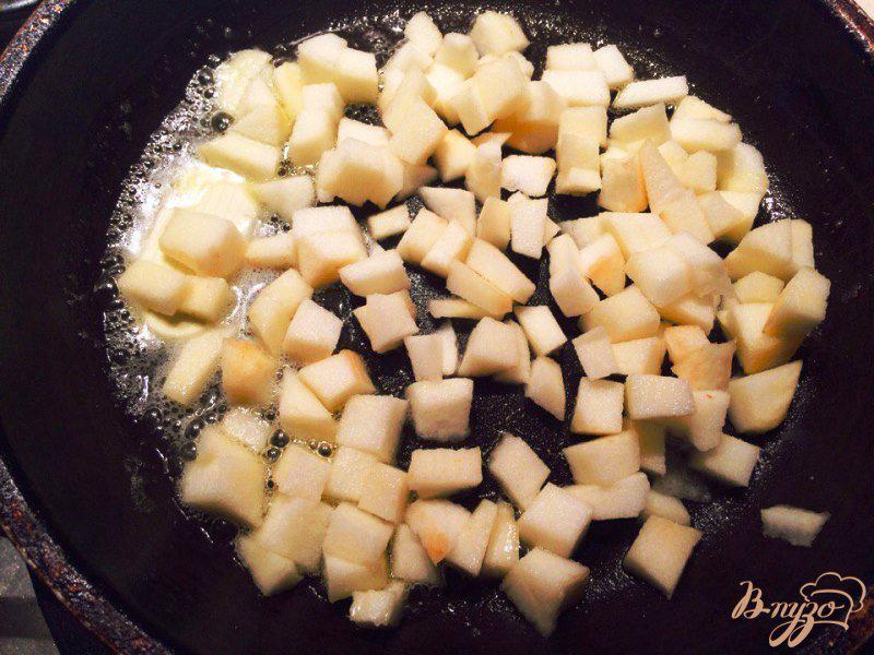Фото приготовление рецепта: Омлет из яблок для деток шаг №2
