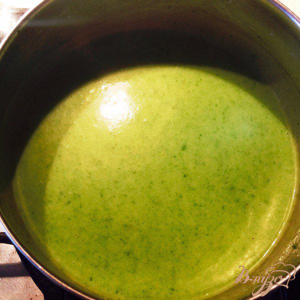Фото приготовление рецепта: Суп-пюре из шпината с кусочками хека шаг №6
