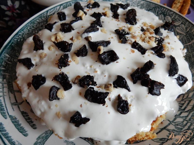 Фото приготовление рецепта: Тортик с грецкими орехами и черносливом шаг №7
