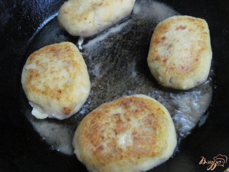 Фото приготовление рецепта: Картофельные пирожки с начинкой из гречки шаг №6