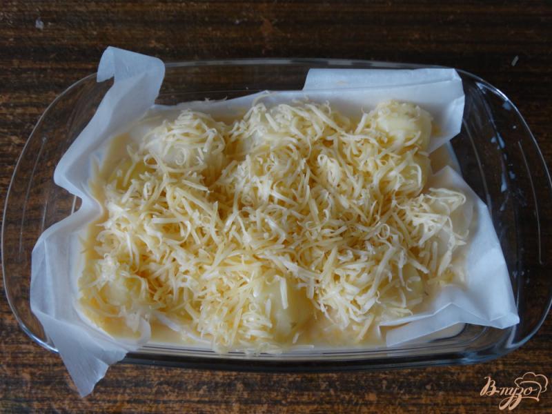 Фото приготовление рецепта: Картофель запеченный в яично-молочной заливке с сыром шаг №4