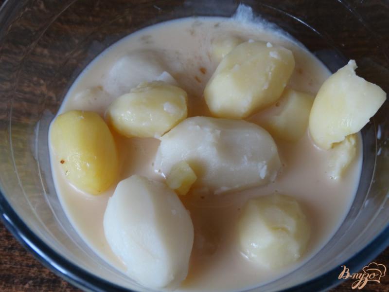 Фото приготовление рецепта: Картофель запеченный в яично-молочной заливке с сыром шаг №2