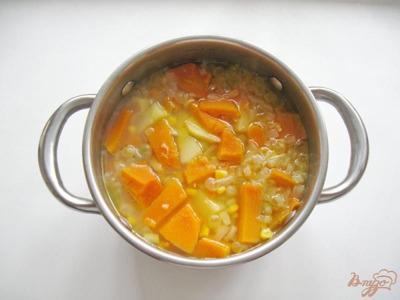 Фото приготовление рецепта: Суп-крем из картофеля, зеленого горошка и кукурузы шаг №6