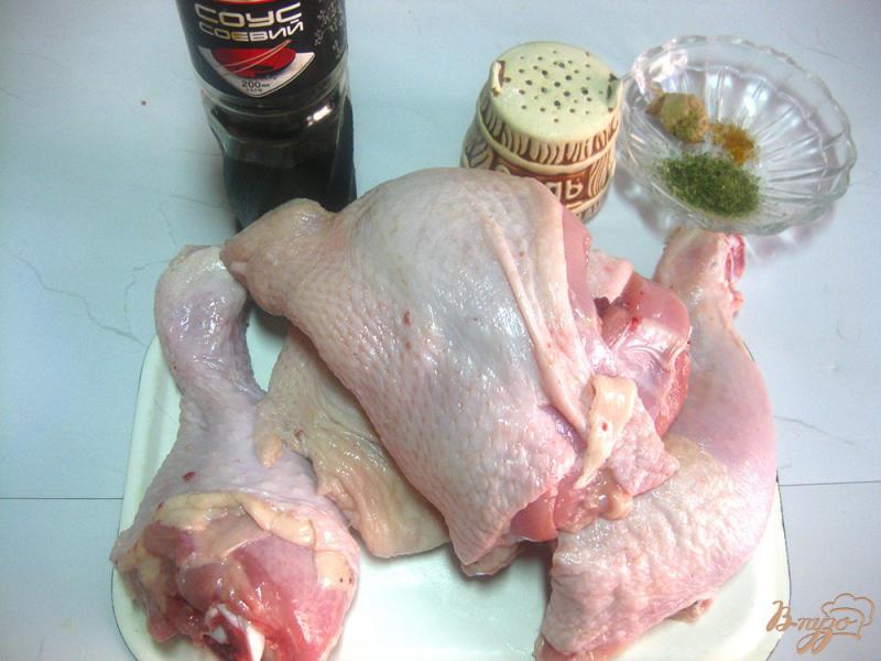 Фото приготовление рецепта: Запеченная курица с апельсинами в соевом соусе шаг №1