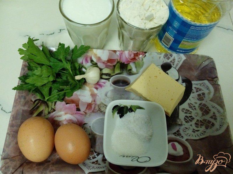 Фото приготовление рецепта: Сырные блины с зеленью шаг №1