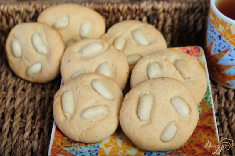 Фото приготовление рецепта: Песочное печенье с арахисом шаг №6