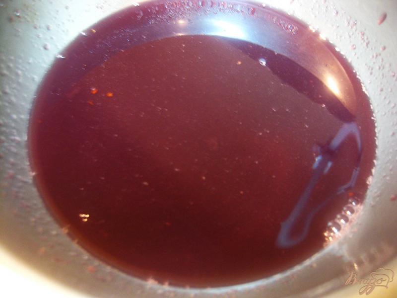 Фото приготовление рецепта: Сметанно-виноградный желейный десерт шаг №9