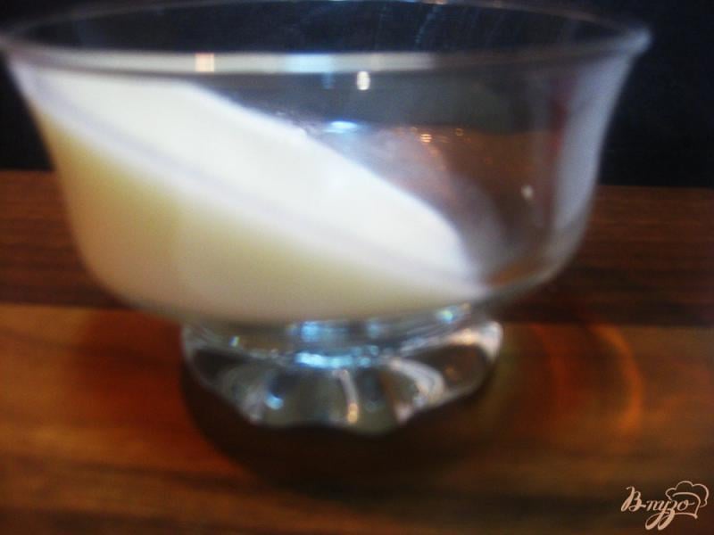 Фото приготовление рецепта: Сметанно-виноградный желейный десерт шаг №10