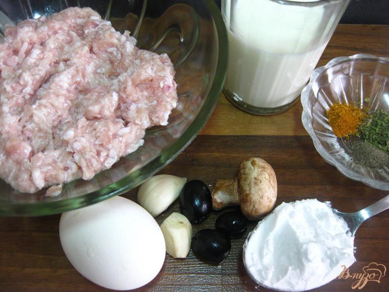 Фото приготовление рецепта: Колбаса в кружке с маслинами и грибами шаг №1