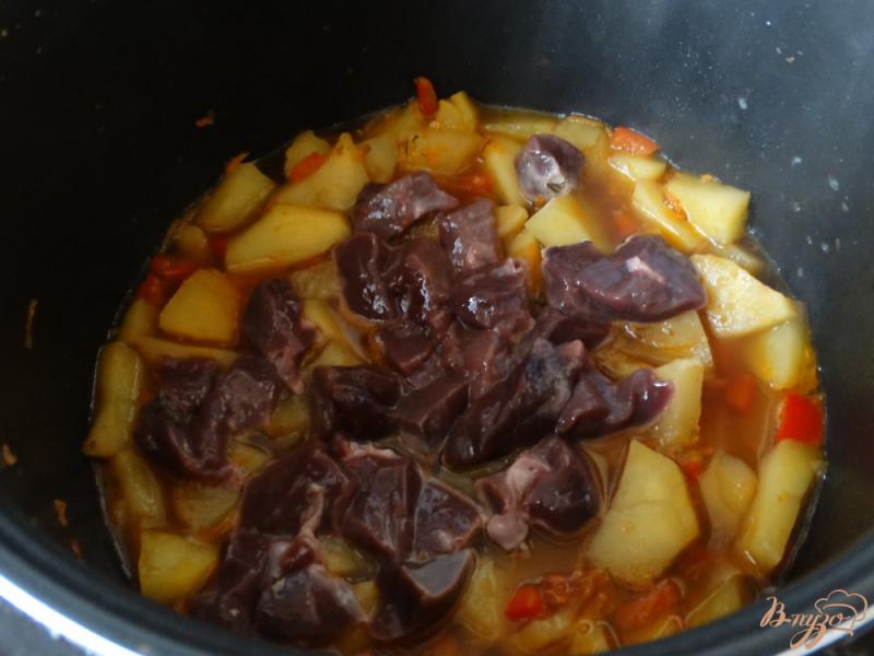 Фото приготовление рецепта: Рагу из овощей и говяжьей печени шаг №4