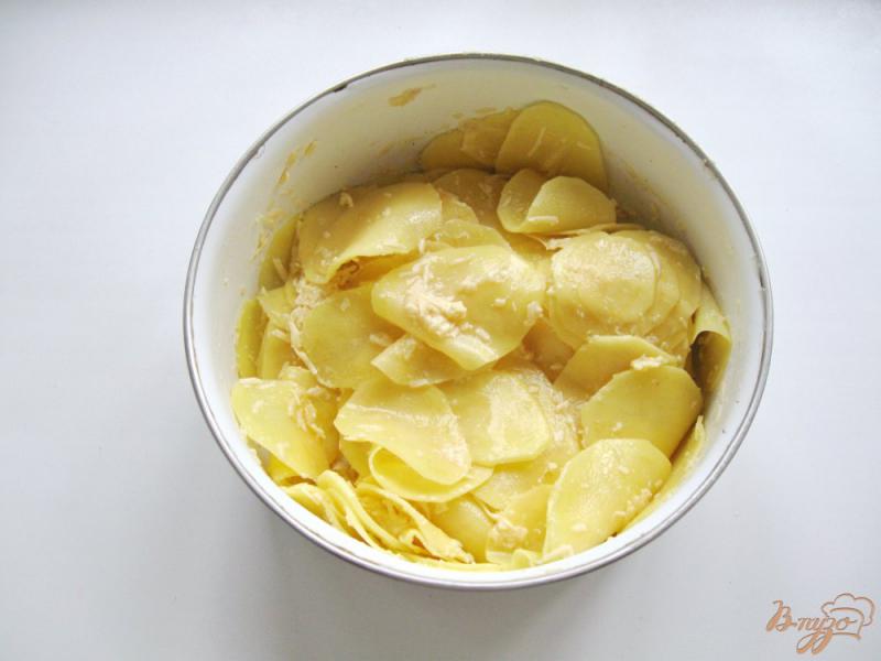 Фото приготовление рецепта: Картофель с сыром в духовке шаг №7