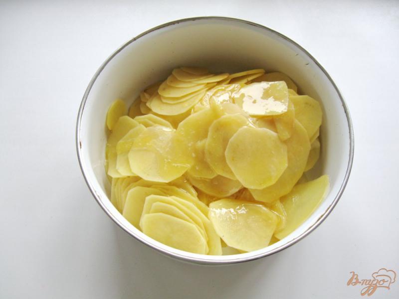 Фото приготовление рецепта: Картофель с сыром в духовке шаг №3