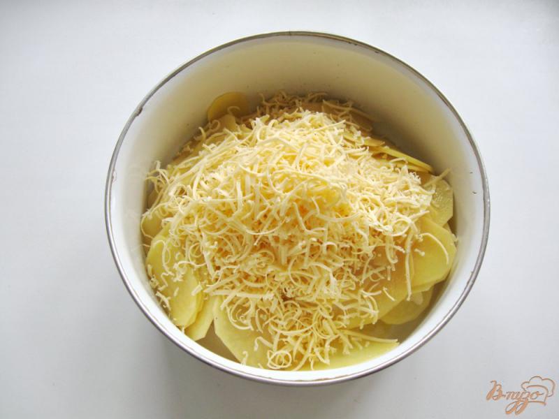 Фото приготовление рецепта: Картофель с сыром в духовке шаг №6