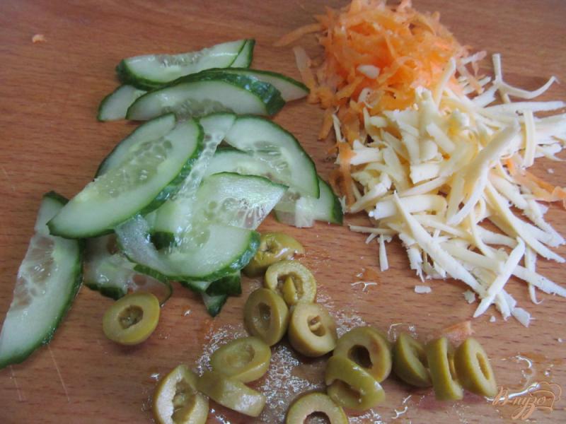Фото приготовление рецепта: Салат с омлетом шаг №5
