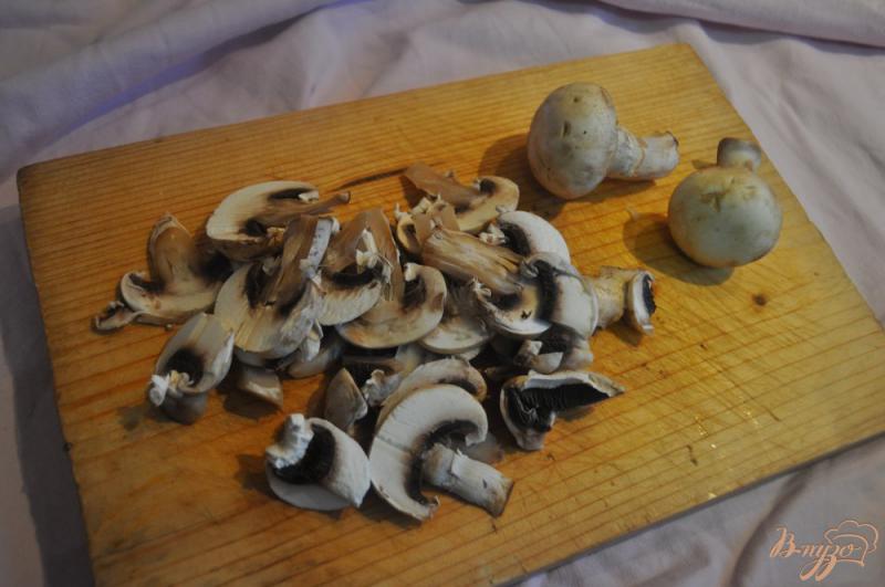 Фото приготовление рецепта: Пирог с грибами шаг №2