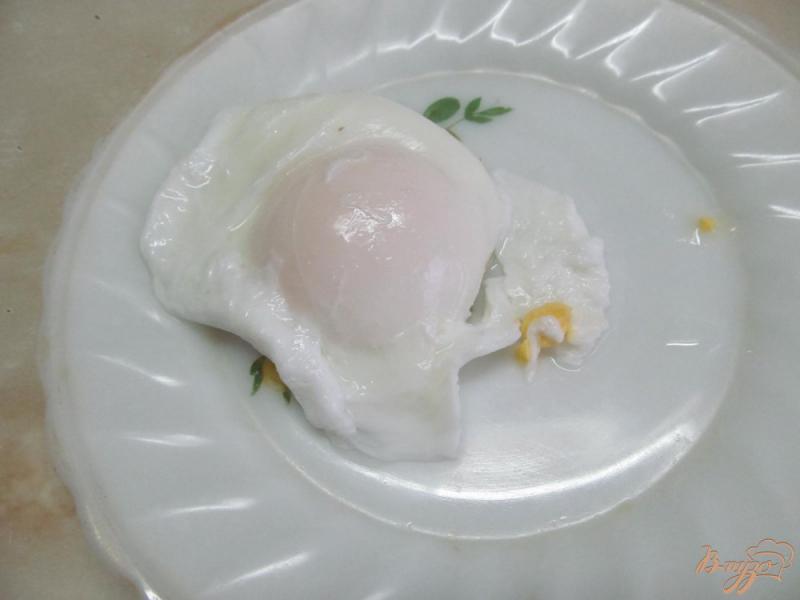 Фото приготовление рецепта: Луковая тарталетка с яйцом пашот шаг №6
