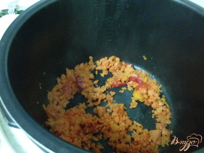 Фото приготовление рецепта: Фрикадельки из индейки с брынзой на рисовой подушке в мультиварке с давлением шаг №4
