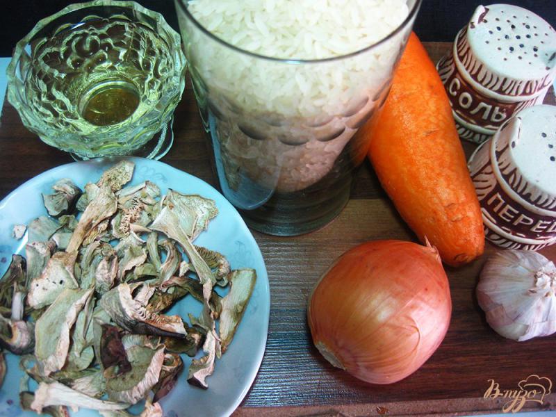 Фото приготовление рецепта: Рис с грибами шаг №1