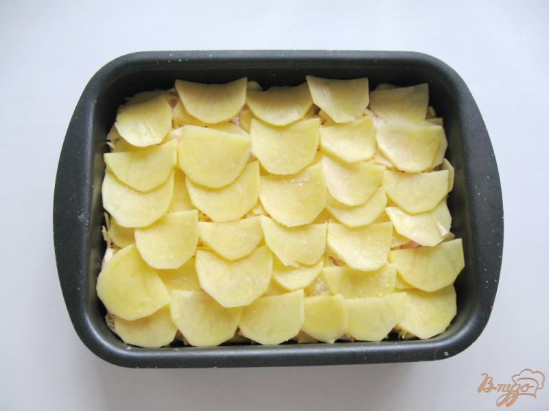 Фото приготовление рецепта: Картофельная запеканка с колбасой и сыром шаг №9