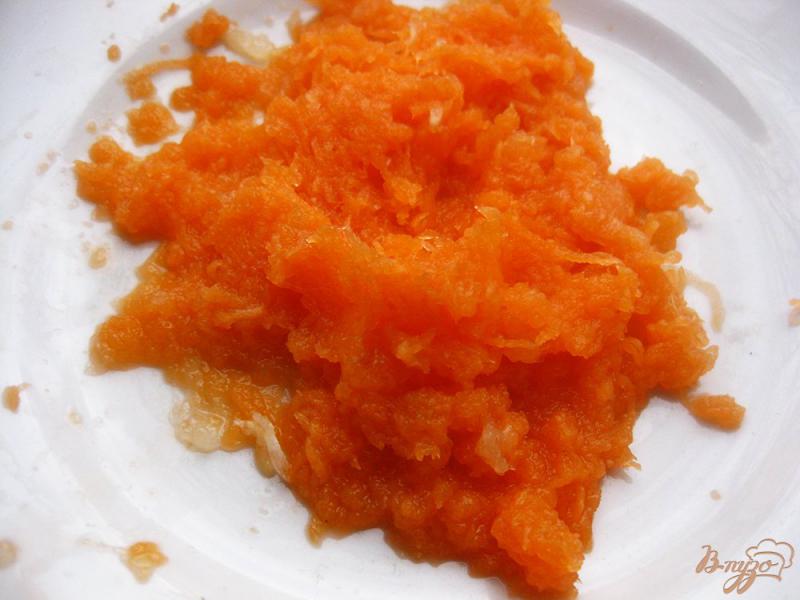 Фото приготовление рецепта: Капустно-морковные оладьи шаг №1