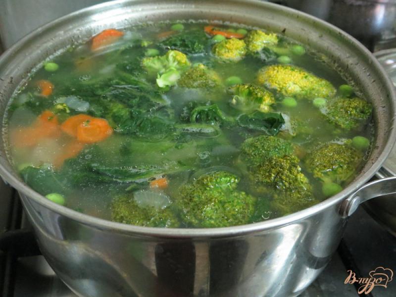 Фото приготовление рецепта: Витаминный зелёный суп шаг №5