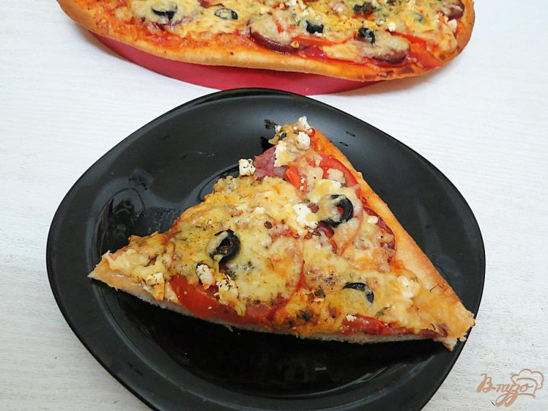 Фото приготовление рецепта: Пицца из тонкого теста с копчёностями шаг №10
