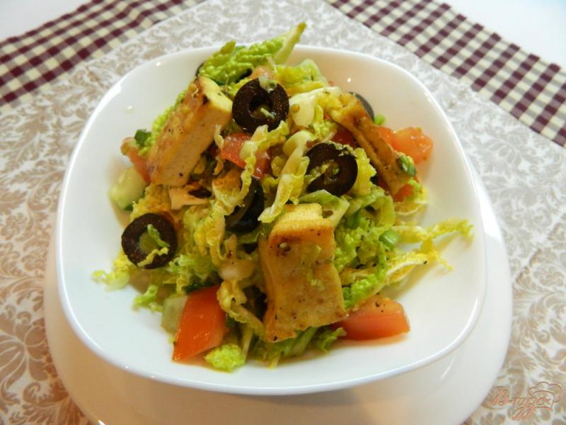 Фото приготовление рецепта: Салат из савойской капусты с сыром тофу шаг №9