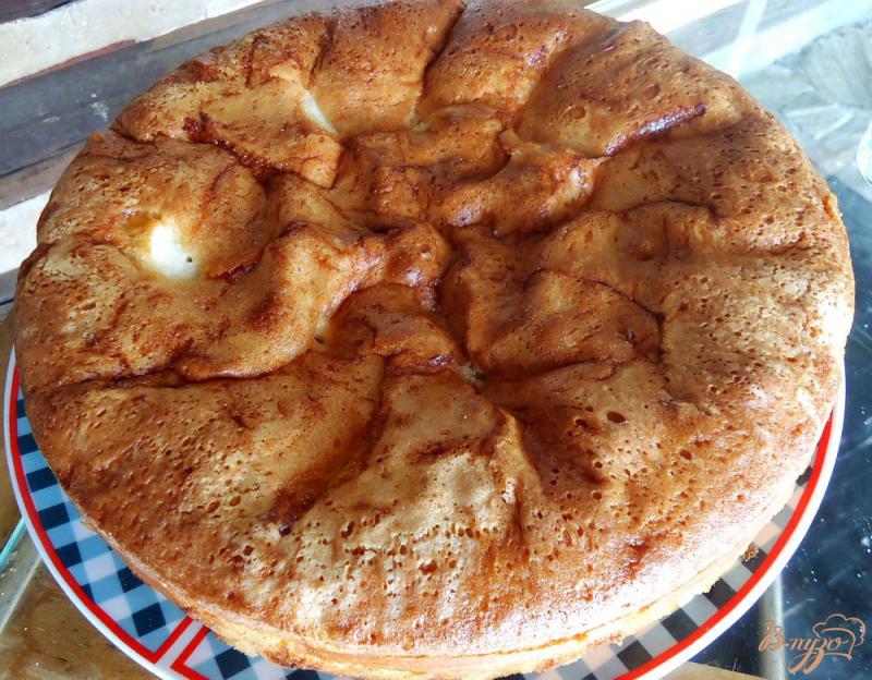Фото приготовление рецепта: Яблочный пирог с заливкой шаг №11